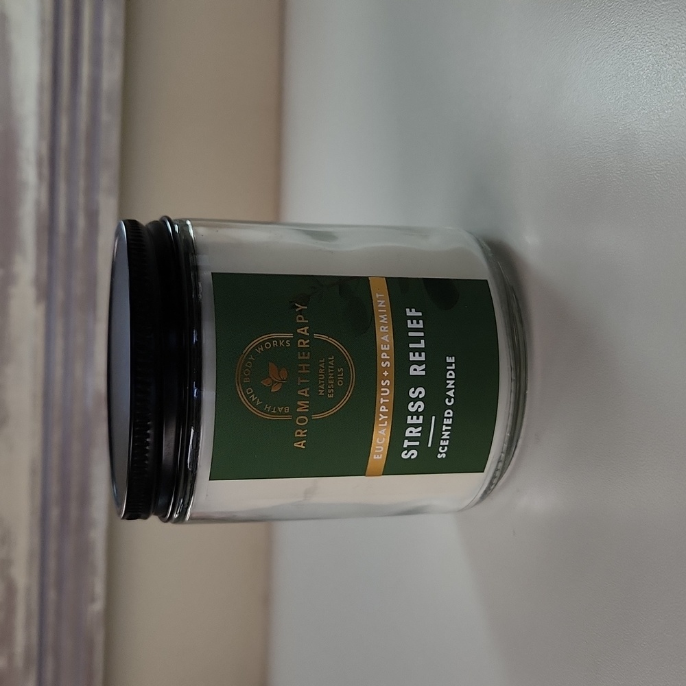 Bath & Body Works stress relief aromatherapy eucalyptus & spearmint candle